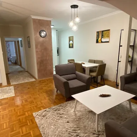 Stylish 3br In Center 6 Guests Wifi *