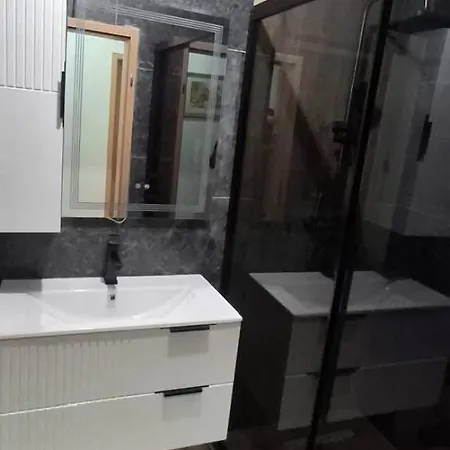 Stylish 3br In Center 6 Guests Wifi *